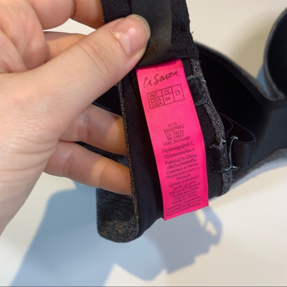 La Senza 34D Heather grey “Body Kiss” twist front push up strapless bra - Picture 14 of 14